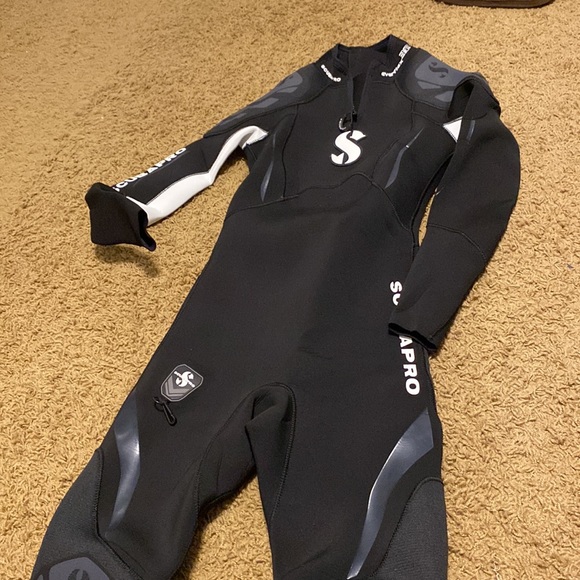 SCUBAPRO Wet Suit US size 2. Worn one time - Picture 5 of 6